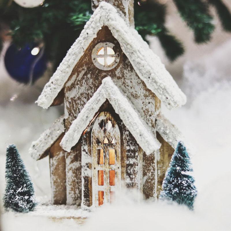 Изображение товара: Рождественское деревянное украшение, светящаяся хижина, Снежная сцена, уличный фонарь, домашний пейзаж ручной работы, рождественские подарки