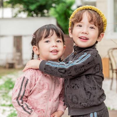 Изображение товара: Модная детская одежда в Корейском стиле комплекты повседневной куртки для маленьких мальчиков Новинка осени 2020 года, повседневные спортивные костюмы с принтом для девочек одежда для малышей