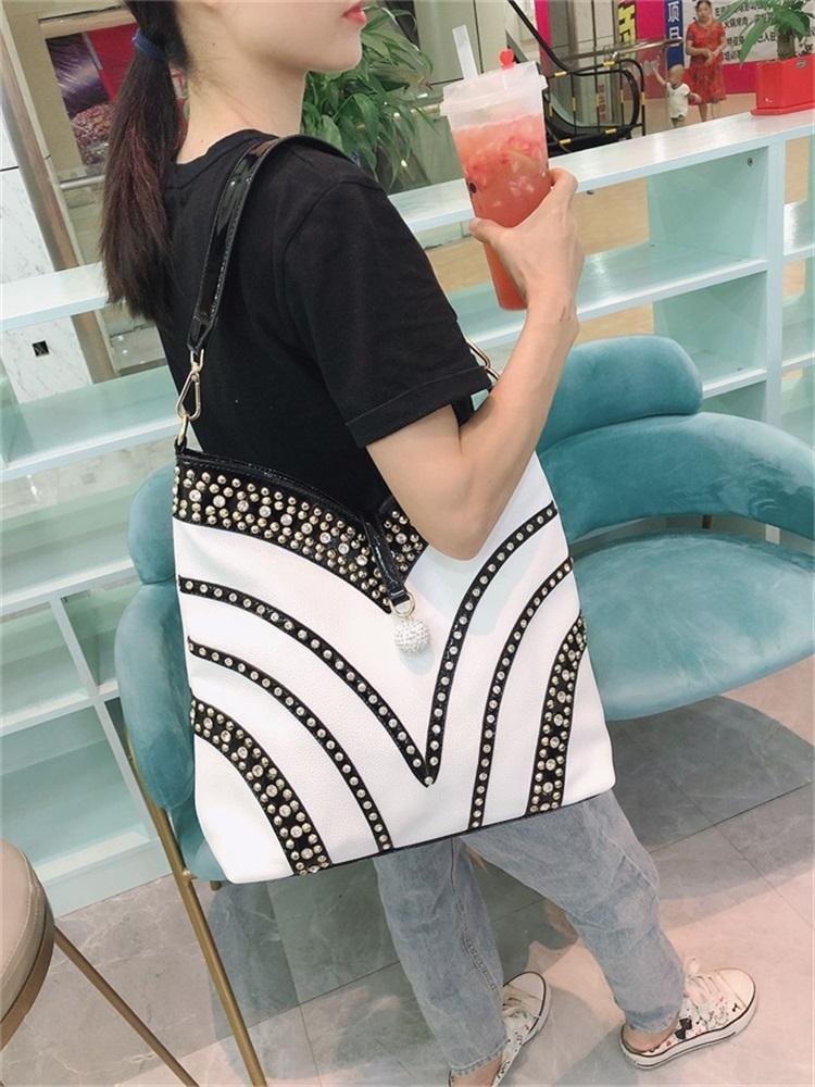 Изображение товара: Роскошная дамская сумочка на плечо Стразы, модная кожаная сумка высокого качества, Повседневная Дамская сумка-мессенджер с заклепками, 2019