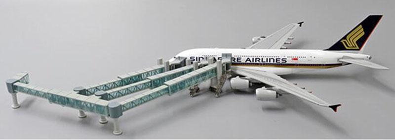Изображение товара: 1:400 реалистичная модель аэробуса A380, пассажирский мост для посадки в аэропорту, одноканальный/двухканальный широкотелый самолет, демонстрация сцены самолета