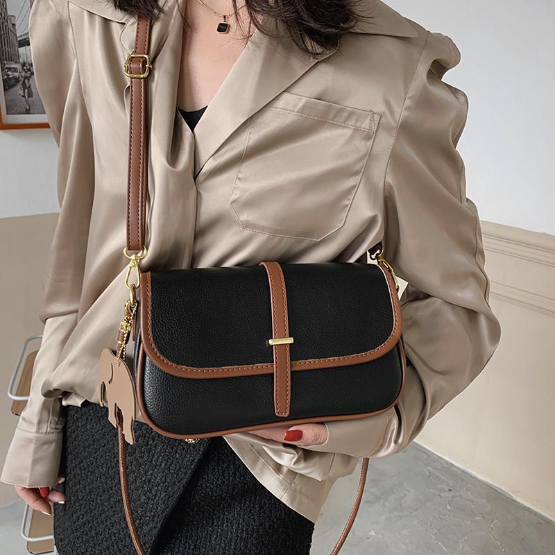 Изображение товара: Женская сумка через плечо, летняя соломенная плетеная женская сумка большой вместимости, новинка 2020, простая сумка с вышивкой алфавита