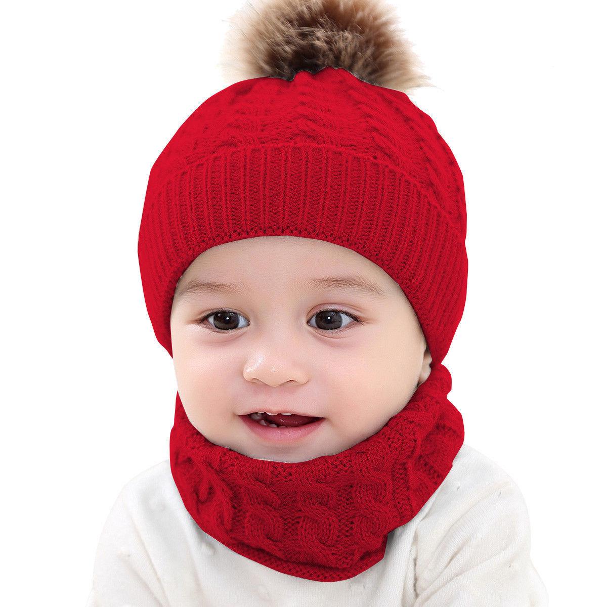 Изображение товара: Зимние теплые шапки для мальчиков и девочек, 2 шт., меховые шапки, вязаные шапки и шарф из с помпоном-кисточкой меха, на возраст от 0 до 3 лет