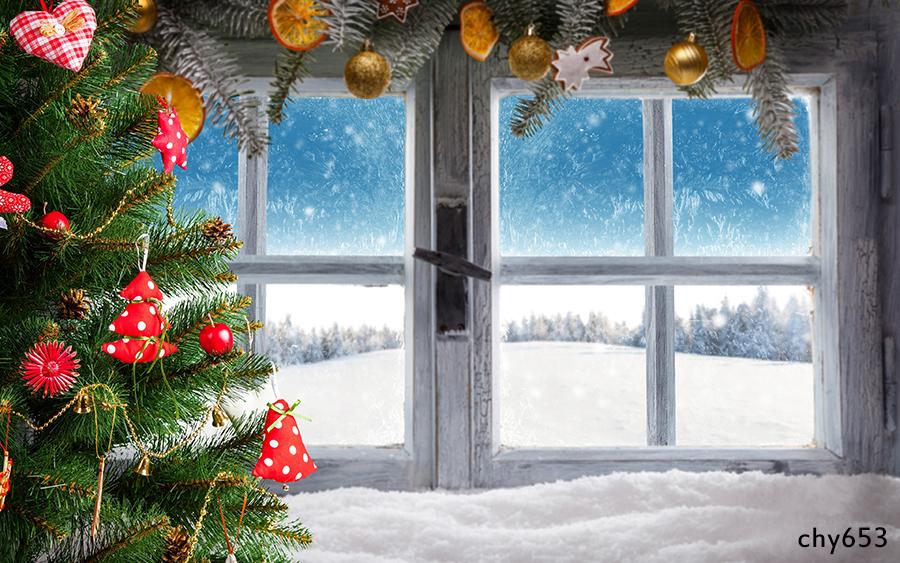 Изображение товара: Фон для фотостудии LEVOO с изображением старого деревянного окна и снега, фотография рождественской елки
