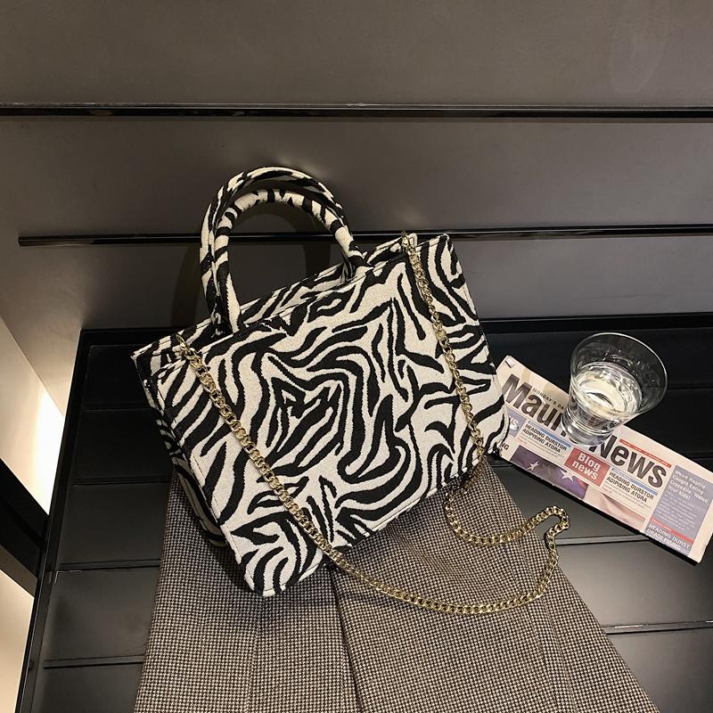 Изображение товара: Новинка 2020, стильная женская сумка, сумка-тоут через плечо, кожаная большая брендовая леопардовая Повседневная дизайнерская женская сумка