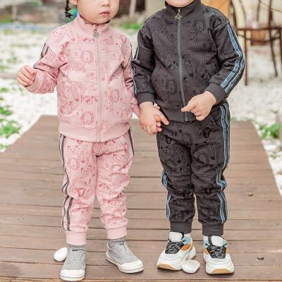 Изображение товара: Модная детская одежда в Корейском стиле комплекты повседневной куртки для маленьких мальчиков Новинка осени 2020 года, повседневные спортивные костюмы с принтом для девочек одежда для малышей