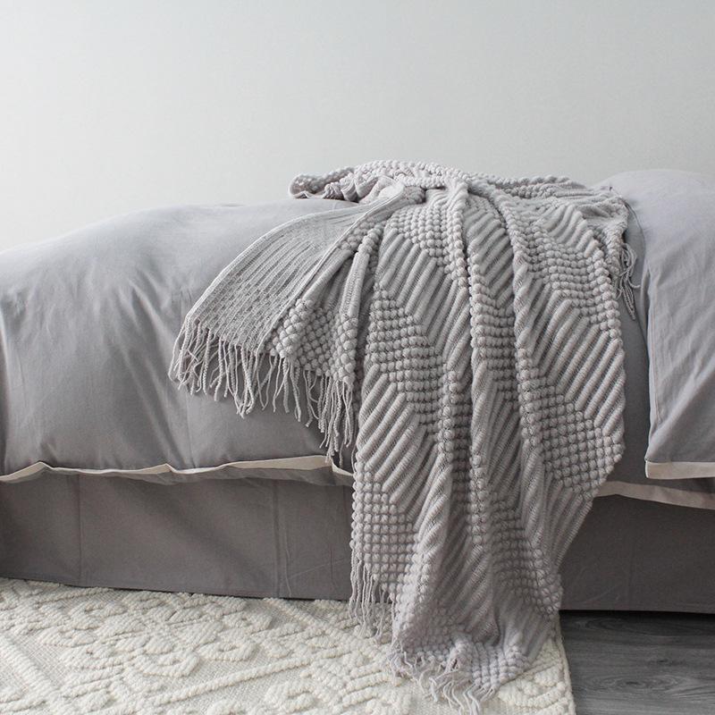 Изображение товара: Европейский клетчатый вязаный чехол для кондиционера, одеяло для сна, удобное теплое одеяло в скандинавском стиле с кисточками, однотонное Зеленое одеяло для кровати, дивана, черного и серого цвета