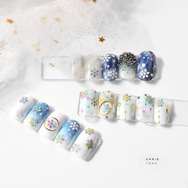 Изображение товара: 1 коробка 3D Рождественские ногти Белые Красочные Снежинки маникюрные блестки хлопья Смешанные Цветочные Блестки ювелирные изделия для ногтевого дизайна Декоративный Лак