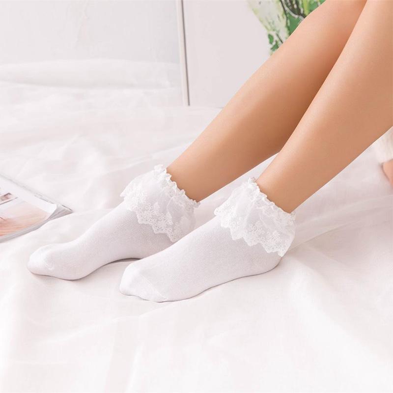 Изображение товара: Женские кружевные носки 1 пара, однотонные милые хлопковые мягкие удобные повседневные короткие носки принцессы в стиле Лолиты для девочек