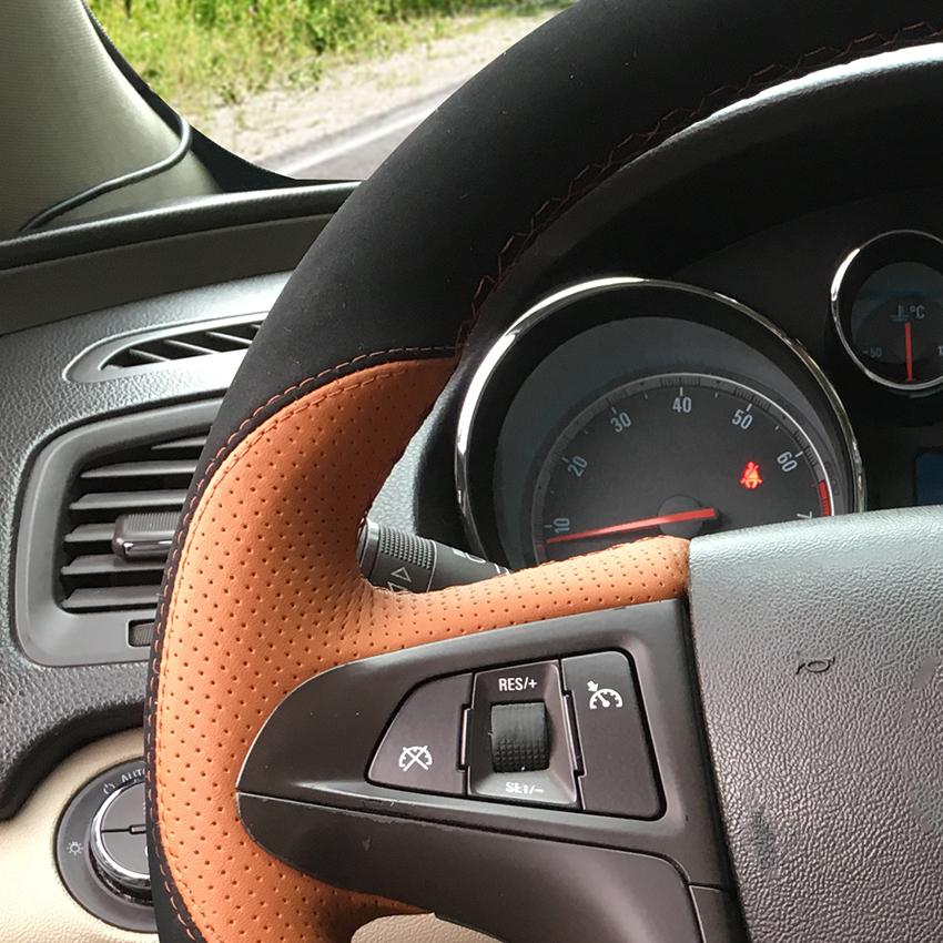 Изображение товара: LQTENLEO, черная замша, оранжевая кожа, искусственная кожа для Buick Lacrosse Regal 2010-2013 Chevrolet Equinox 2010-2016