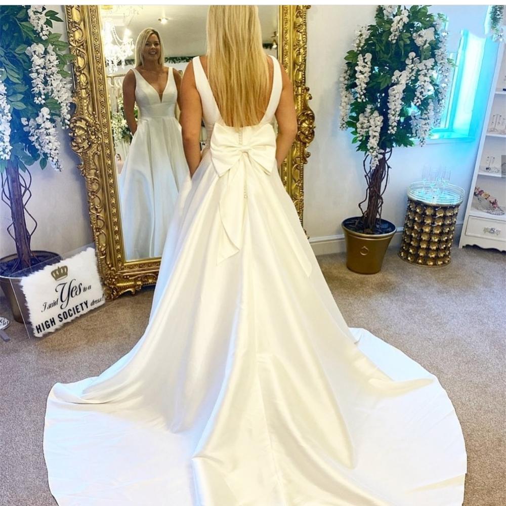 Изображение товара: Платье свадебное атласное с V-образным вырезом, открытой спиной и карманами