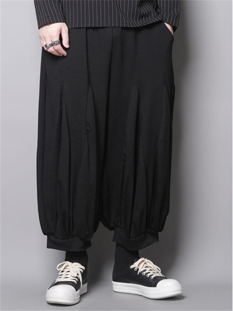 Изображение товара: Японские темно-черные шаровары в стиле хип-хоп, низкие брюки из девяти точек, Свободные плиссированные шаровары, повседневные брюки, мужские трендовые брюки с широкими штанинами