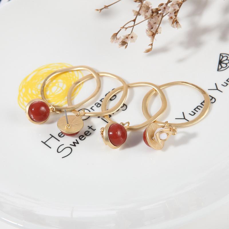 Изображение товара: Простые матовые серьги золотистого цвета с металлическим покрытием, модные серьги с большим кольцом, эффектные женские вечерние ювелирные изделия