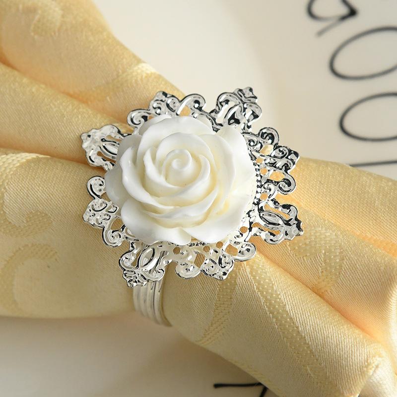 Изображение товара: 25 шт./лот, белый цвет, Цветочный декор розы, золотые кольца для салфеток, держатель, обручи, романтическое украшение для свадебной вечеринки, стола