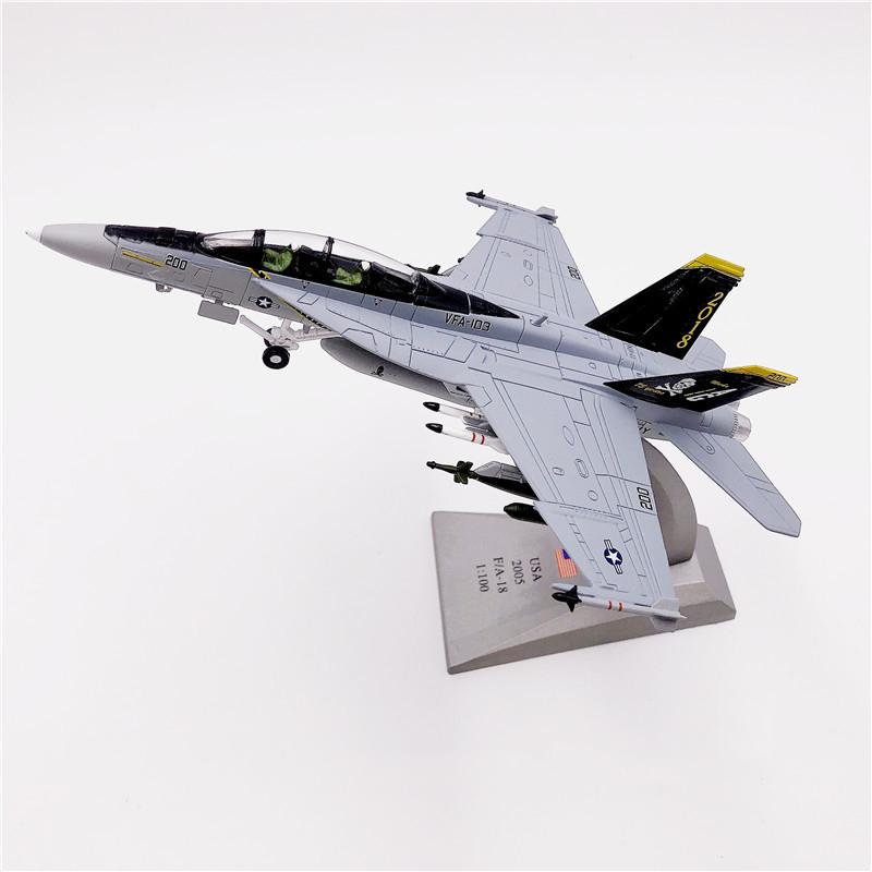 Изображение товара: Масштаб 1/100, военная модель, игрушки F18 Grumman Tomcat F/A-18F, пиратский флаг, боец, армия США, военная сила, модель игрушки