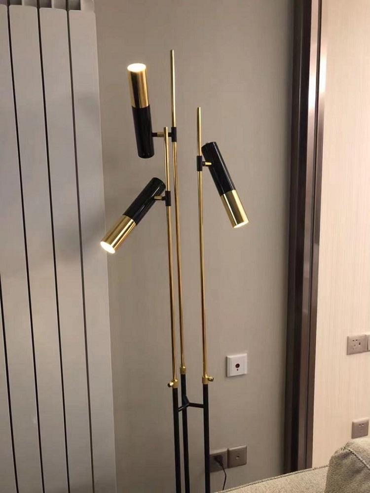 Изображение товара: Дизайнерская Современная Напольная Лампа для гостиной, Современная прикроватная лампа для спальни, скандинавский художественный стол, металлический кронштейн обшивки, лампа