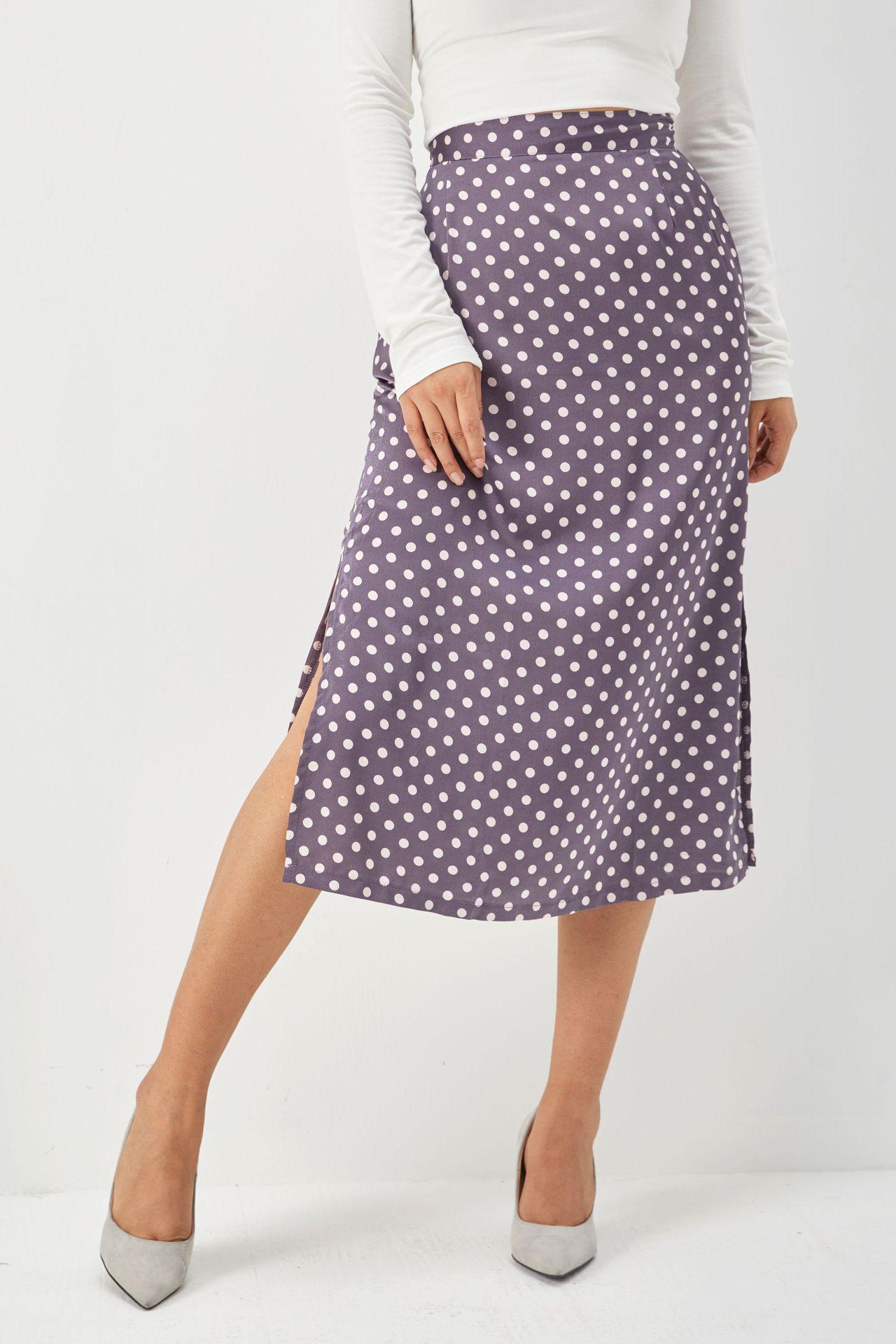 Изображение товара: Женская атласная юбка миди в горошек с высокой талией