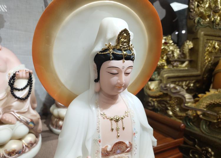 Изображение товара: Комплект из 3 предметов, Высококачественная статуя бога Будды для защиты дома, буддизм, Си Фан саншэн, нефрит, Гуань Инь, Амитабха, махастхамапрапта