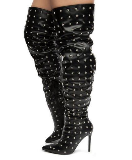Изображение товара: Женские модные черные сапоги до бедра из коровьей кожи с заклепками, Сапоги выше колена на тонком высоком каблуке с острым носком, женские рыцарские сапоги