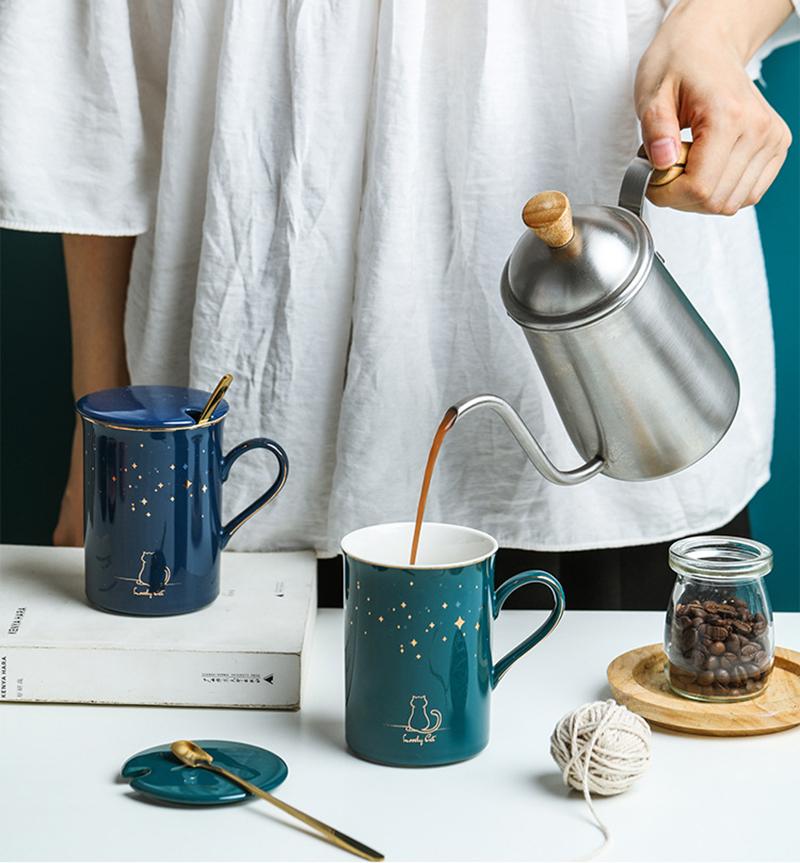 Изображение товара: Керамическая кружка с изображением кошки, звездного неба, с крышкой-ложкой, винтажная фарфоровая кружка, Цветочный чайный набор, кофейная чашка, вода Посуда для напитков молока кофе, посуда для кофе, подарок