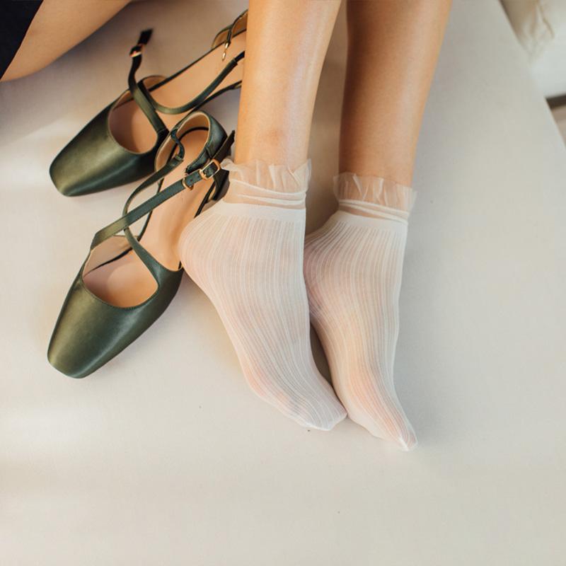 Изображение товара: Корейские Бархатные кружевные носки, женские прозрачные тонкие носки, женские короткие носки до щиколотки, уличная одежда, женские носки