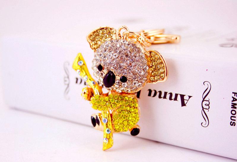 Изображение товара: Милый розовый брелок в виде животного коала, золотая цепочка для автомобильных ключей, держатель для сумки, автомобильный брелок стразы, брелки с кристаллами