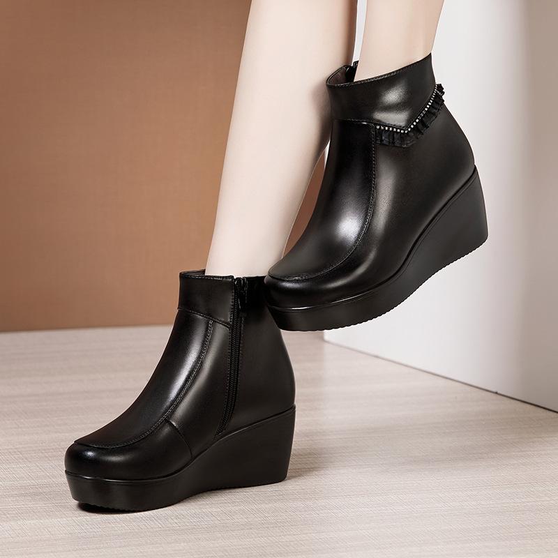 Изображение товара: Женские ботинки на платформе размера плюс 32-43, черные кожаные ботильоны на среднем каблуке, женские ботинки на меху, Осень-зима 2022