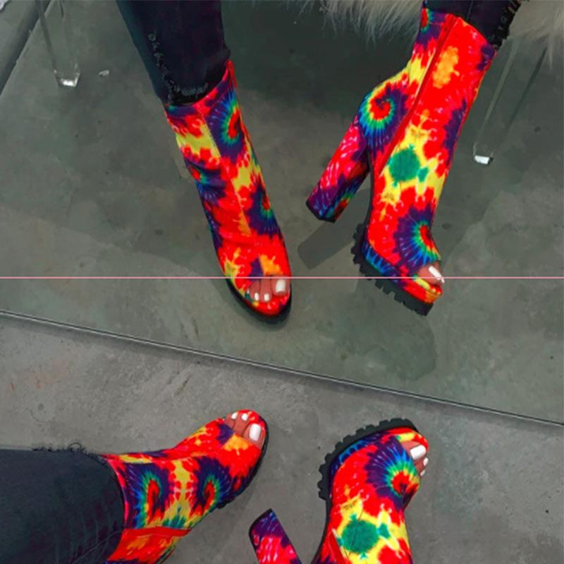 Изображение товара: Женские ботильоны с открытым носком; Женские водонепроницаемые ботинки на платформе; Женская пикантная обувь с разноцветным принтом; Женская обувь на молнии на очень высоком каблуке