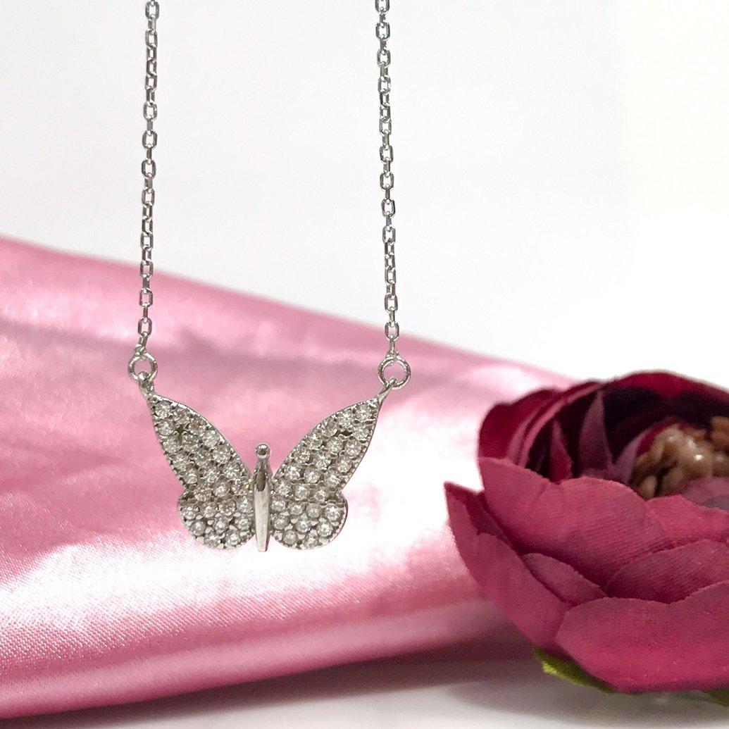 Изображение товара: Маленькое серебряное ожерелье с белой бабочкой