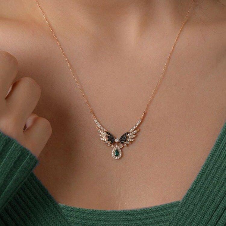 Изображение товара: Изумрудно-зеленое серебряное ожерелье с крыльями ангела Майкла