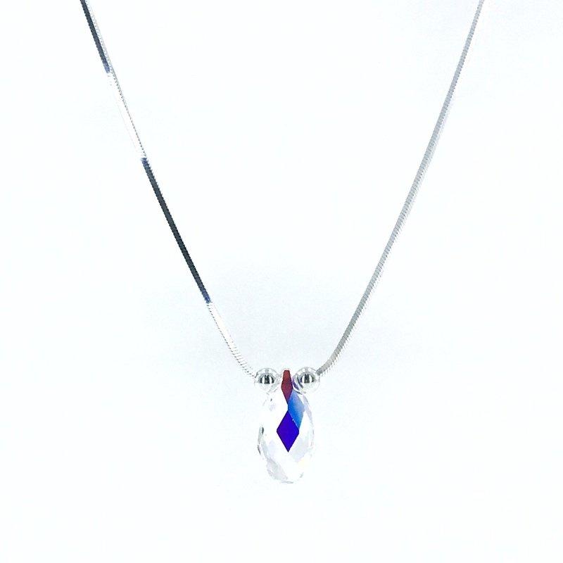 Изображение товара: Миниатюрное серебряное ожерелье с белым кристаллом кварца